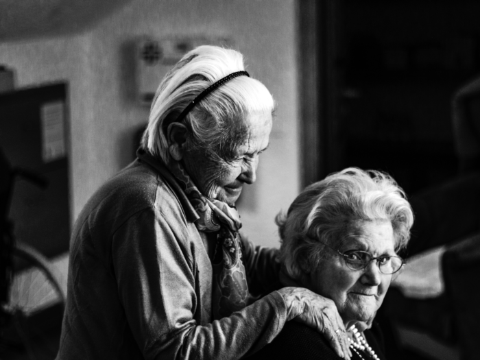 Zwei ältere Damen